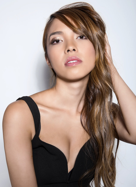 beautiful young asian woman with long hair - Фото, зображення