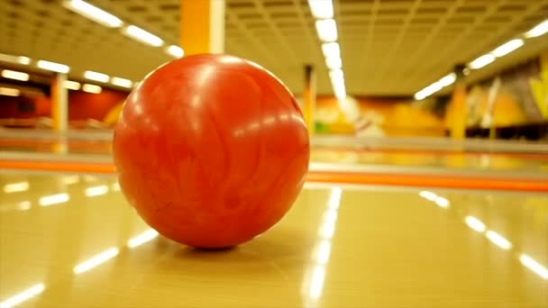 toczenia piłki bowling - Materiał filmowy, wideo