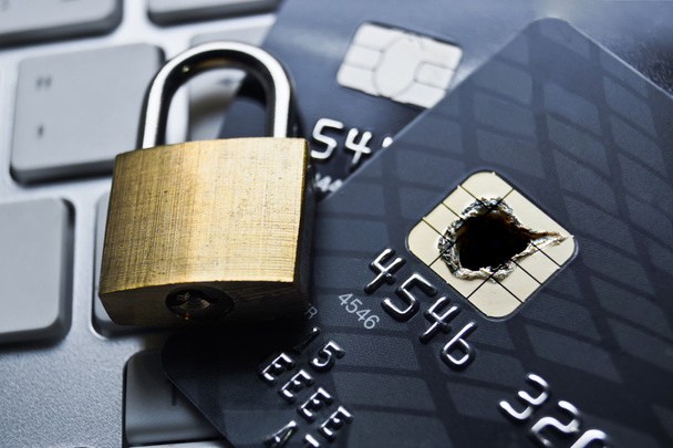 πιστωτικές κάρτες και κλειδαριά ασφαλείας - Φωτογραφία, εικόνα