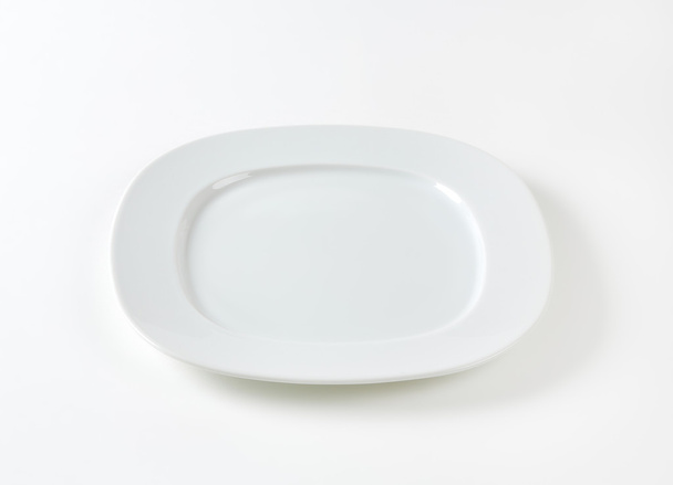 Assiette carrée à larges bords
 - Photo, image