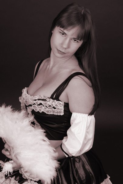 Sexy criada con un ventilador blanco. Retro blanco y negro
 - Foto, imagen