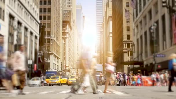 Menschen zu Fuß auf der New Yorker Straße - Filmmaterial, Video