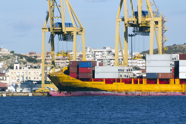 büyük yük gemisi gemi sarı kapsayıcılar İndiriyor - Fotoğraf, Görsel