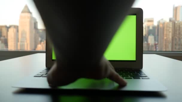 Ноутбук с зеленым экраном
 - Кадры, видео