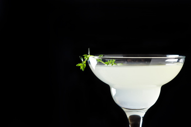 Cocktail in margarita glass - Fotoğraf, Görsel
