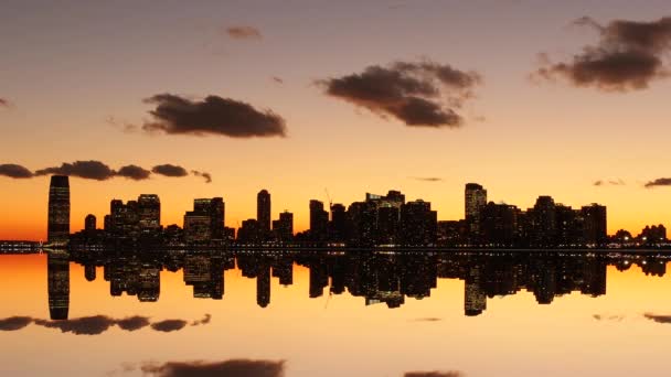 skyline silhouette reflecting in water - Footage, Video