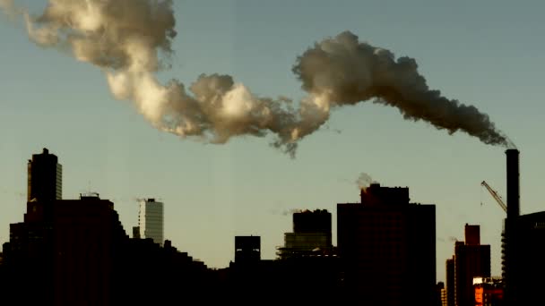 Rauchverschmutzung über der Stadt - Filmmaterial, Video