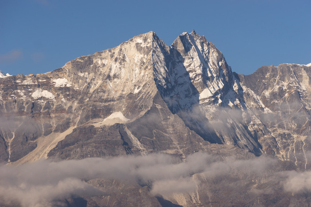 Thamserku 山のピーク、エベレスト地域 - 写真・画像