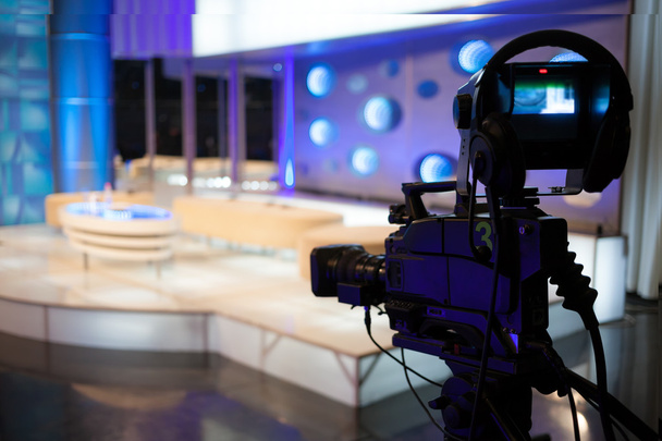 Βιντεοκάμερα - καταγραφή εκπομπή στο τηλεοπτικό στούντιο - Φωτογραφία, εικόνα