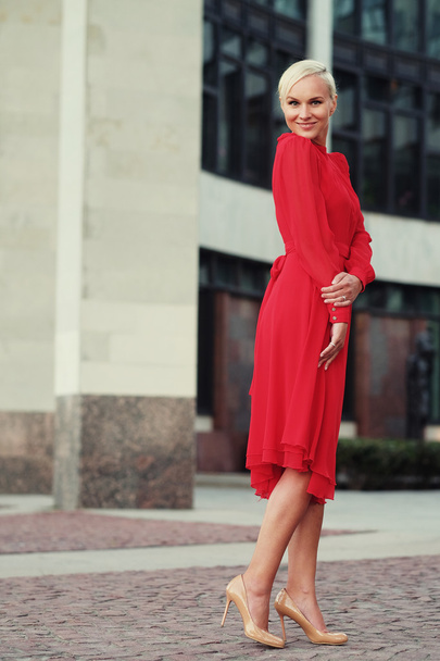 Happy beautiful woman in red summer dress - Fotó, kép