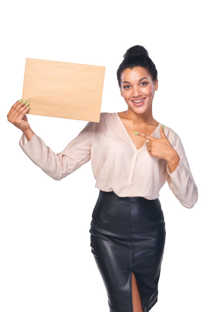 Mujer de negocios sonriente con paquete
 - Foto, Imagen