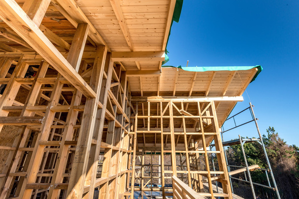 Dřevěný rám nového domu ve výstavbě - Fotografie, Obrázek