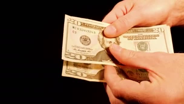 Számolás a pénzt készpénzben dollár számlák kezében. - Felvétel, videó