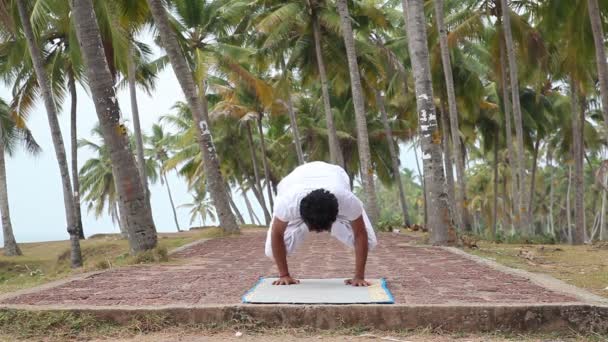Yoga on the tropical village - Filmmaterial, Video