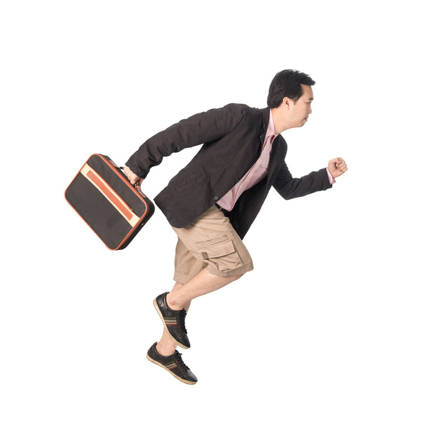 asiatische Geschäftsmann läuft mit einer Aktentasche in der Hand, isoliert auf  - Foto, Bild