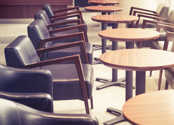 Cafe belső asztalokkal és székekkel, Vintage bár-étterem - Fotó, kép