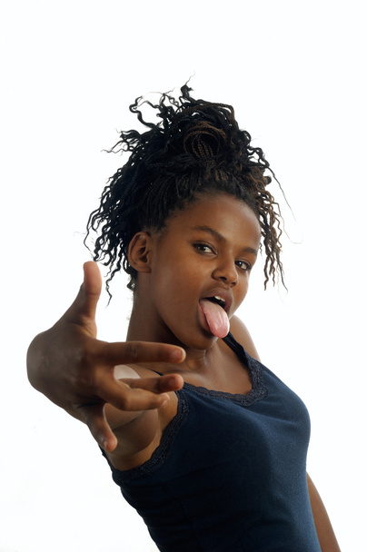Jeune femme noire gestuelle avec les mains
 - Photo, image
