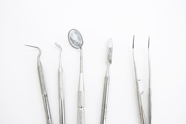 saubere Zahnarztwerkzeuge isoliert - Foto, Bild