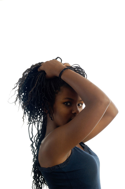 dospívající dívka dotýká její vlasy, - Fotografie, Obrázek