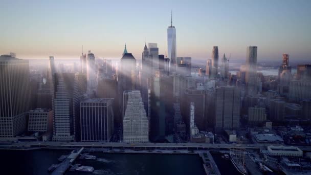 New Yorkin taivaanrantaan auringonlaskun aikaan - Materiaali, video