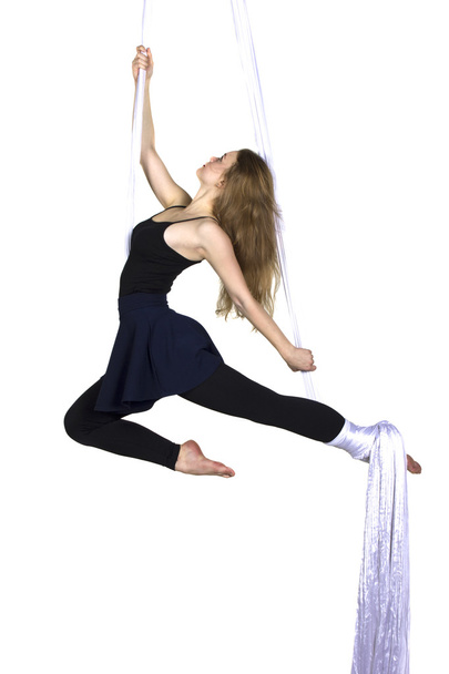 Athletic woman doing some tricks on silks  - Foto, Imagem