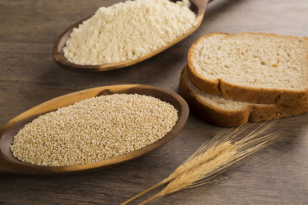 Portion de quinoa et de protéines non cuites
 - Photo, image