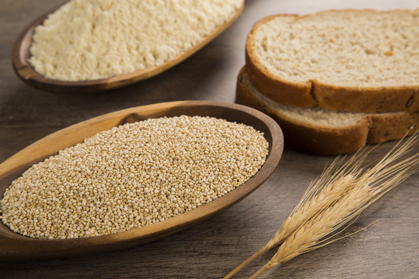 Portion de quinoa et de protéines non cuites
 - Photo, image