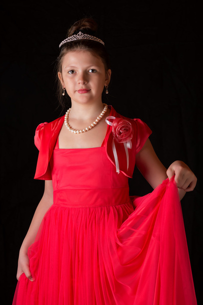 Portrait of a girl in a dress on black background - Foto, afbeelding