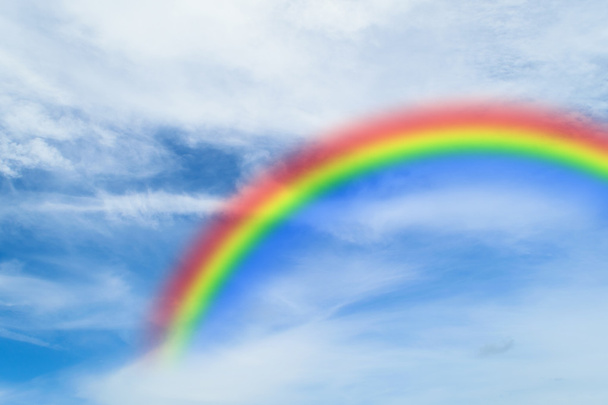 błękitne niebo z rainbow - Zdjęcie, obraz