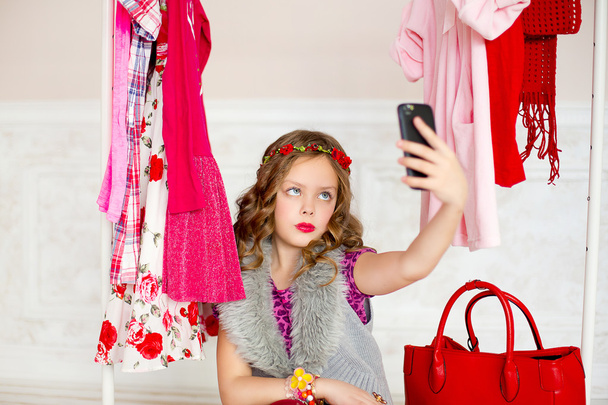 the girl tries on clothes - Foto, Imagen