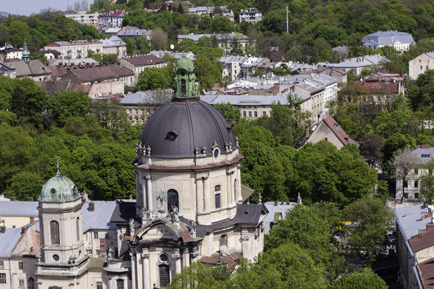 Lvov, Ουκρανία - 3 Μαΐου 2015: Θέα της πόλης από ύψος - Φωτογραφία, εικόνα