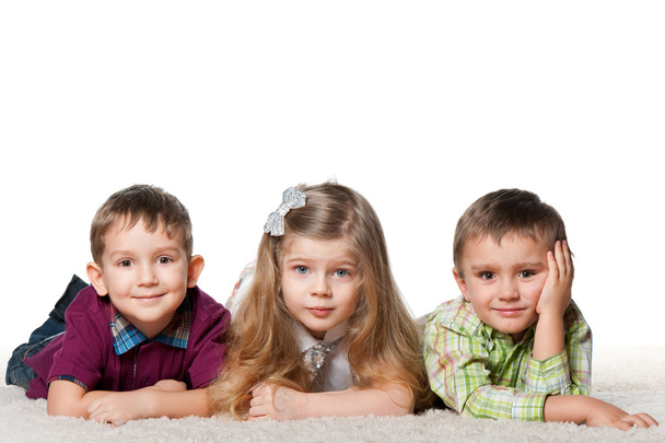 tři děti na koberec - Fotografie, Obrázek