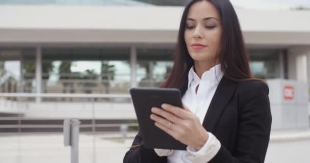 businesswoman using tablet in urban square - Footage, Video