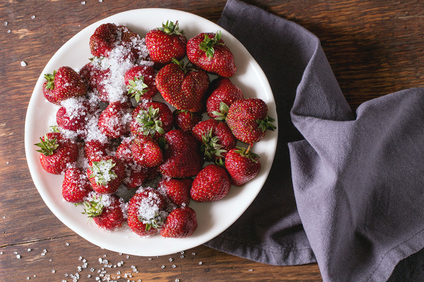 Garden strawberries with sugar - 写真・画像