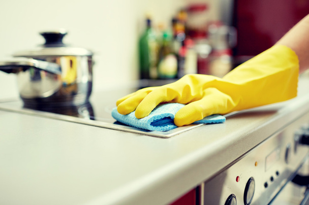 close up of woman cleaning cooker at home kitchen - Foto, Imagem
