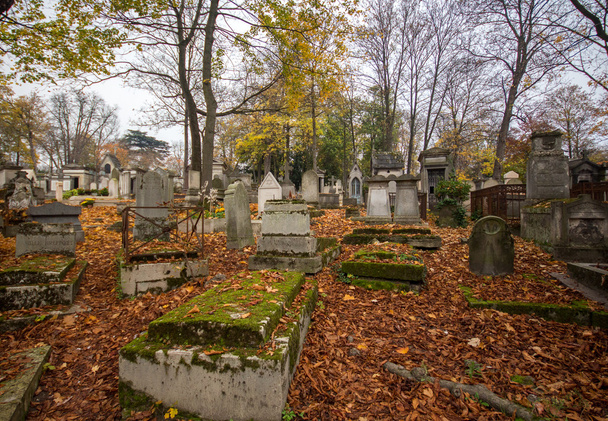 Gräber auf dem Friedhof - Foto, Bild