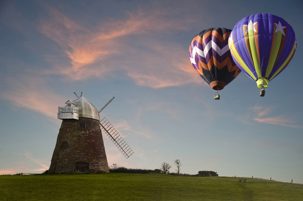 geleneksel eski fırıldak günbatımı sıcak hava balonları - Fotoğraf, Görsel