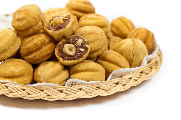 Ořech tvaru cookies s karamelem a vlašskými ořechy - Fotografie, Obrázek