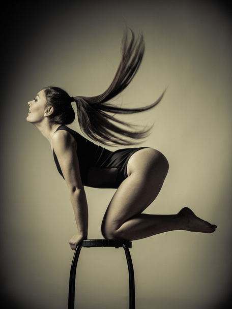 Atletic woman fit slim body posing - Fotoğraf, Görsel