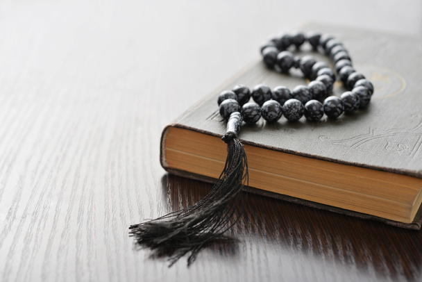 Holy Quran with beads - Fotografie, Obrázek