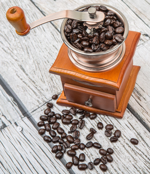 Kávová zrna s kávomlýnkem - Fotografie, Obrázek