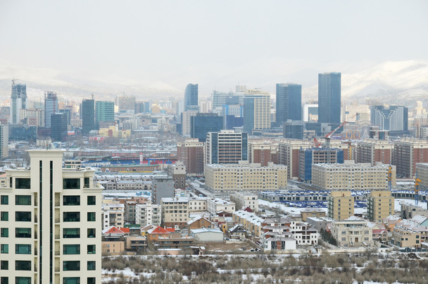Vista de Ulaanbaatar a partir da altura do complexo memorial nos arredores da cidade
 - Foto, Imagem