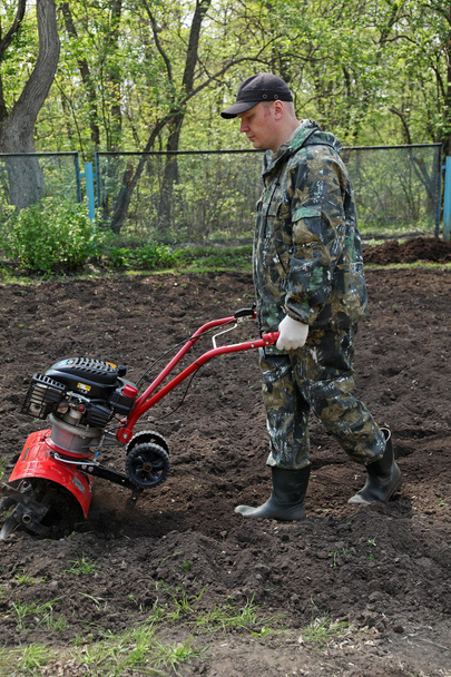Man working in the garden preparing ground cultivator - Φωτογραφία, εικόνα