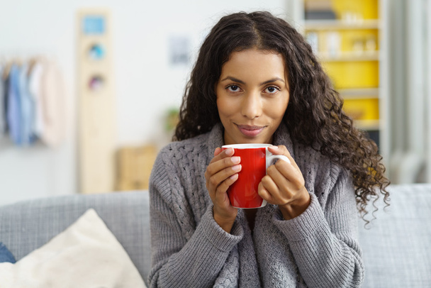 woman relaxing with a mug of coffee - Zdjęcie, obraz