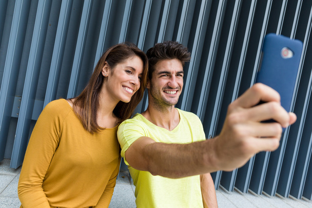 couple use cellphone for taking selfie - Foto, Imagen