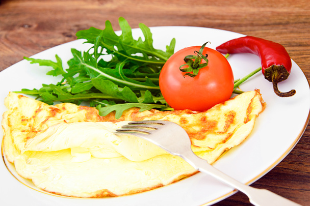 Здоровая и диетическая пища: яичница с овощами
 - Фото, изображение
