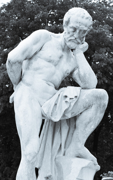 Estátua nua em Paris
 - Foto, Imagem