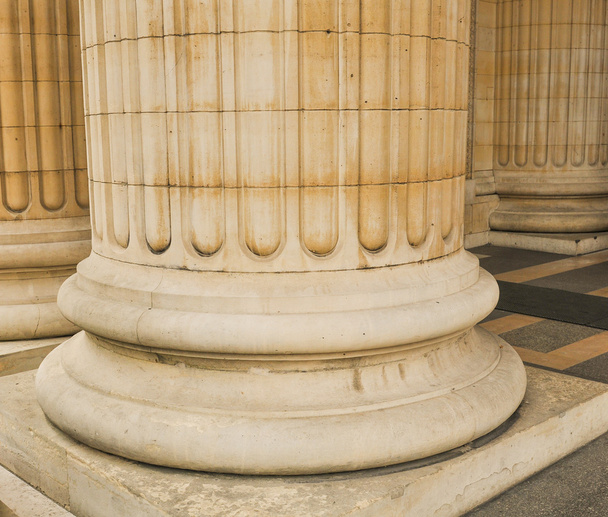 Архитектурные детали колонны
 - Фото, изображение