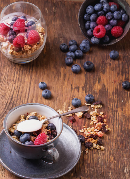 Granola breakfast with berries - Fotografie, Obrázek