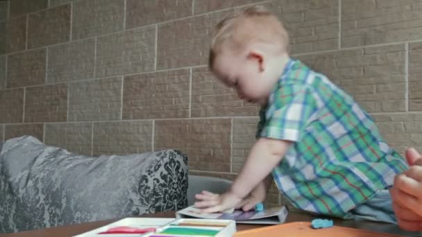 Mother and son playing with plasticine - Footage, Video
